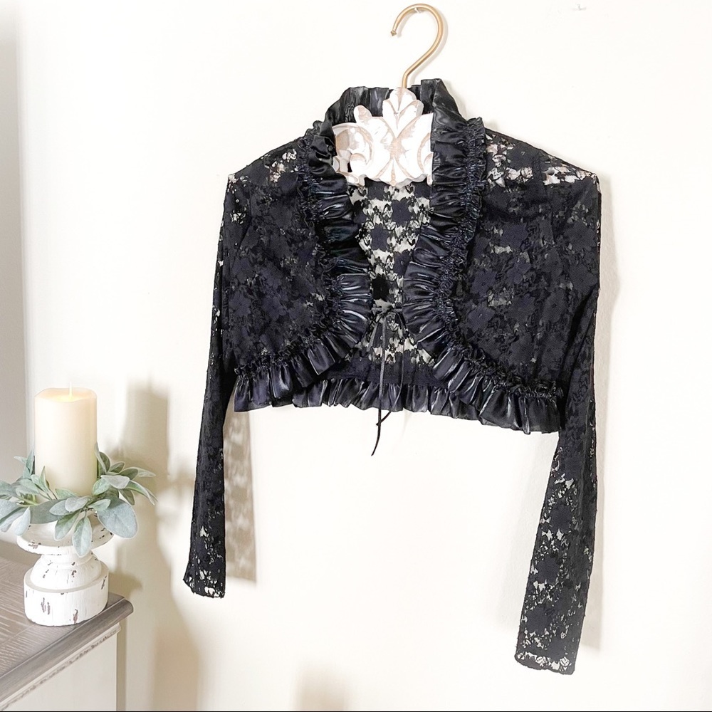 NWOT Lace Cropped Vintage Layering Jacket /Top